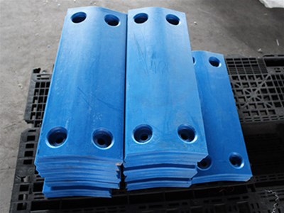 對護舷貼面板的應用特點進行相應的介紹